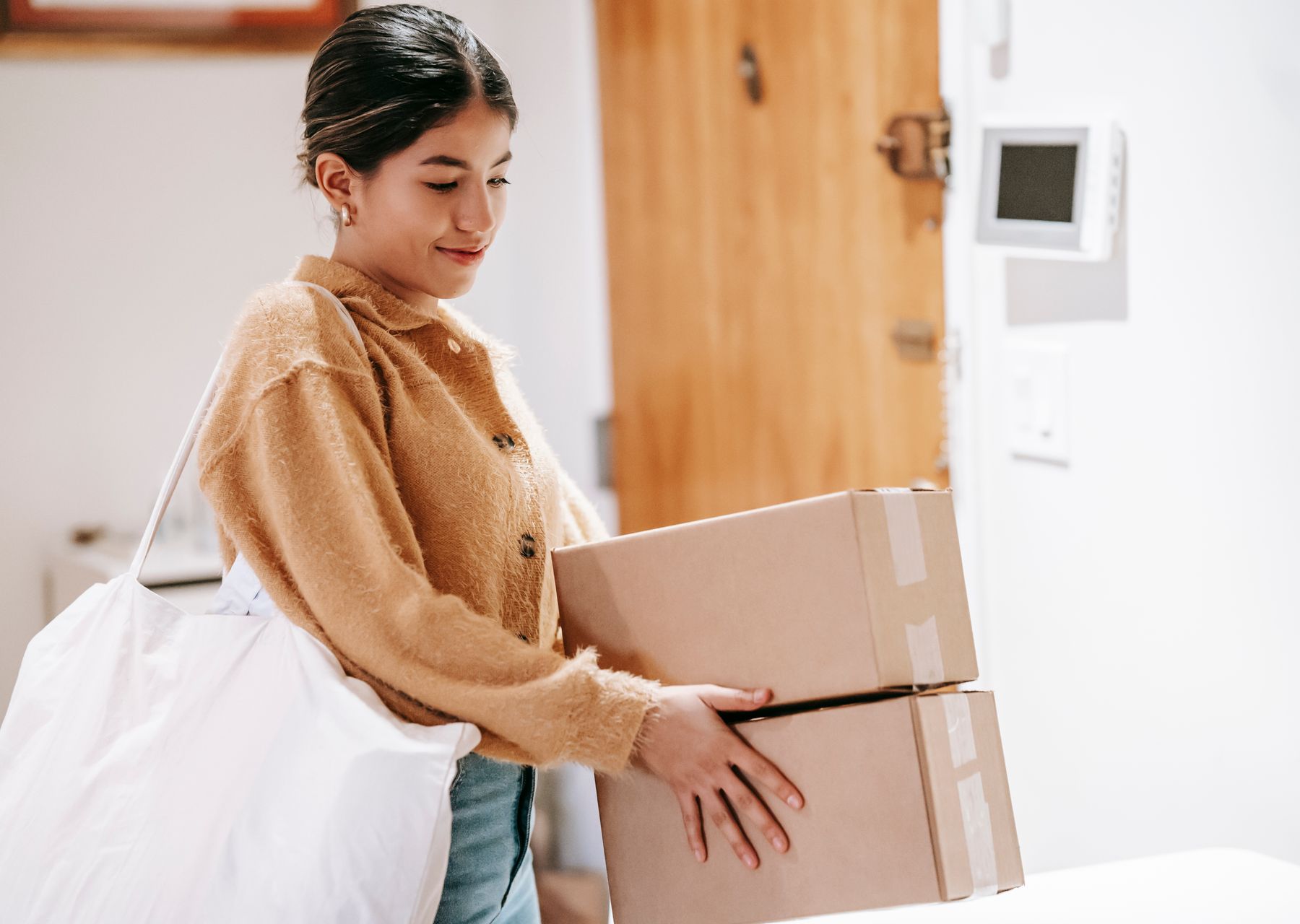 Flat removals in Maybole — crew wrapping and loading on moving day