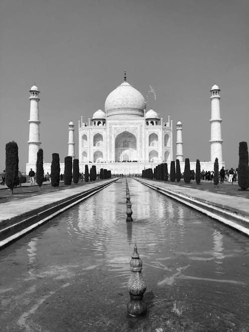 Monochrome Photo of the Amazing Taj Mahal 