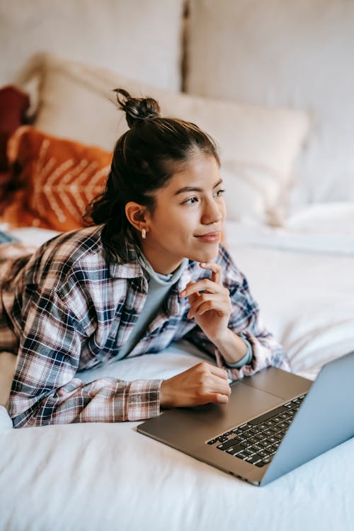 Photos gratuites de à l'intérieur, à la maison, apprendre