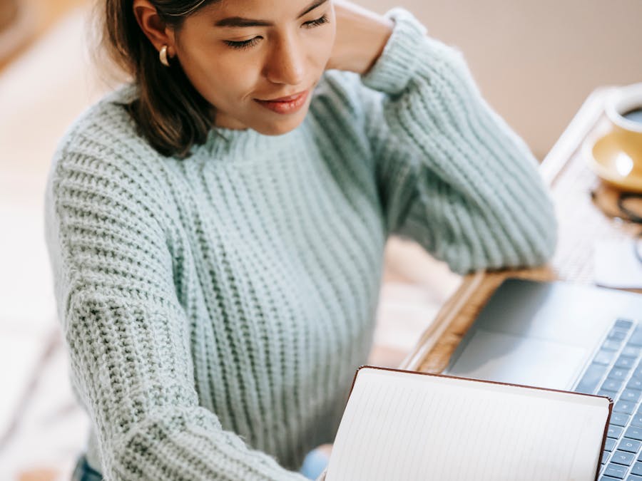 Photo by Liza Summer