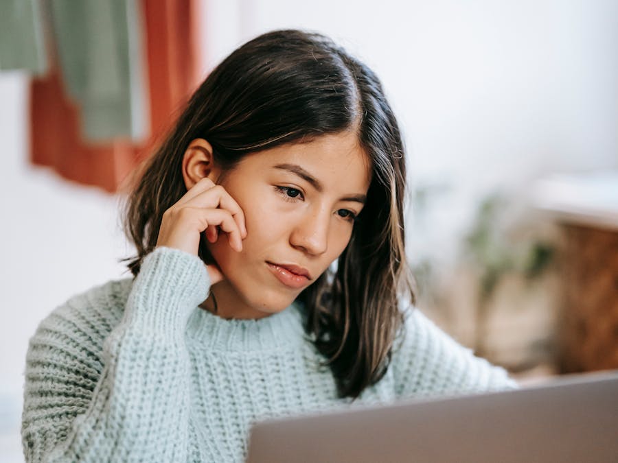 What are advantages of online learning?