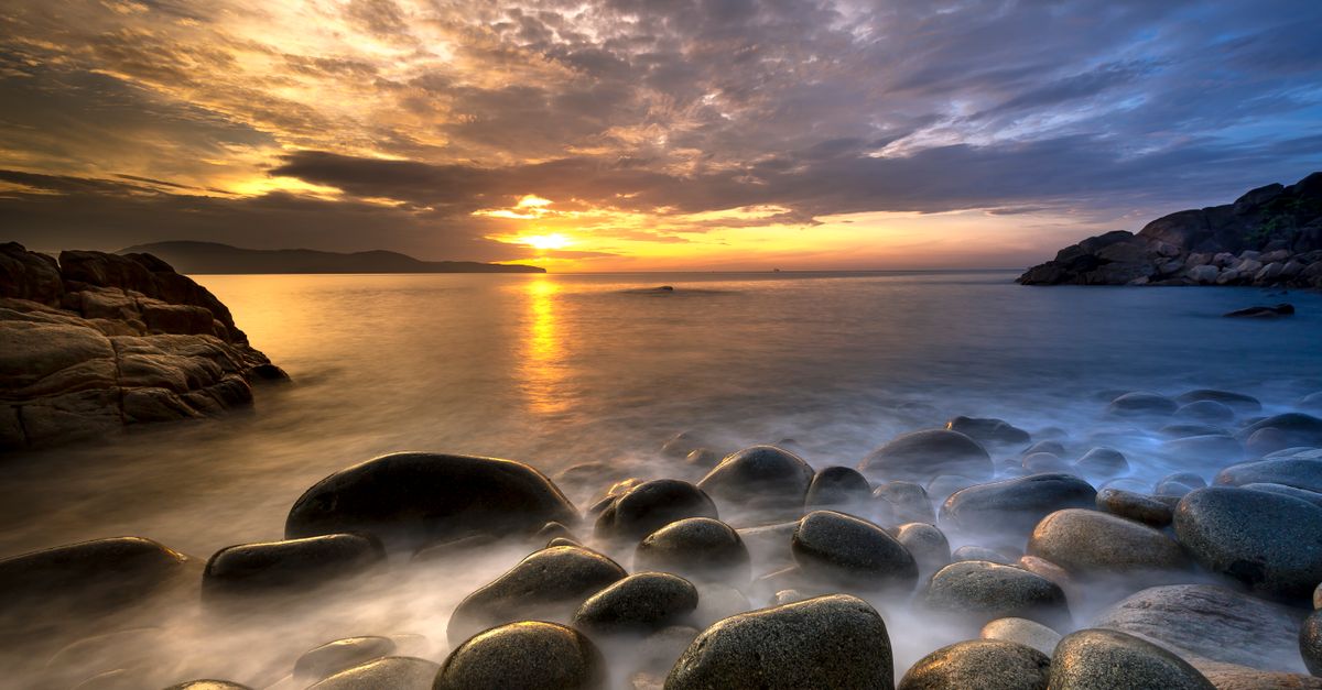 Gray Rocks on the Beach · Free Stock Photo