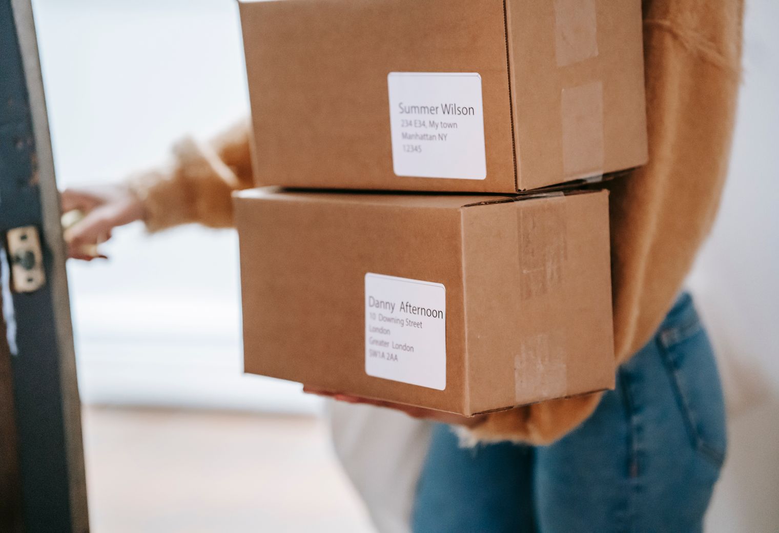 Steeton — professional packers wrapping and boxing belongings