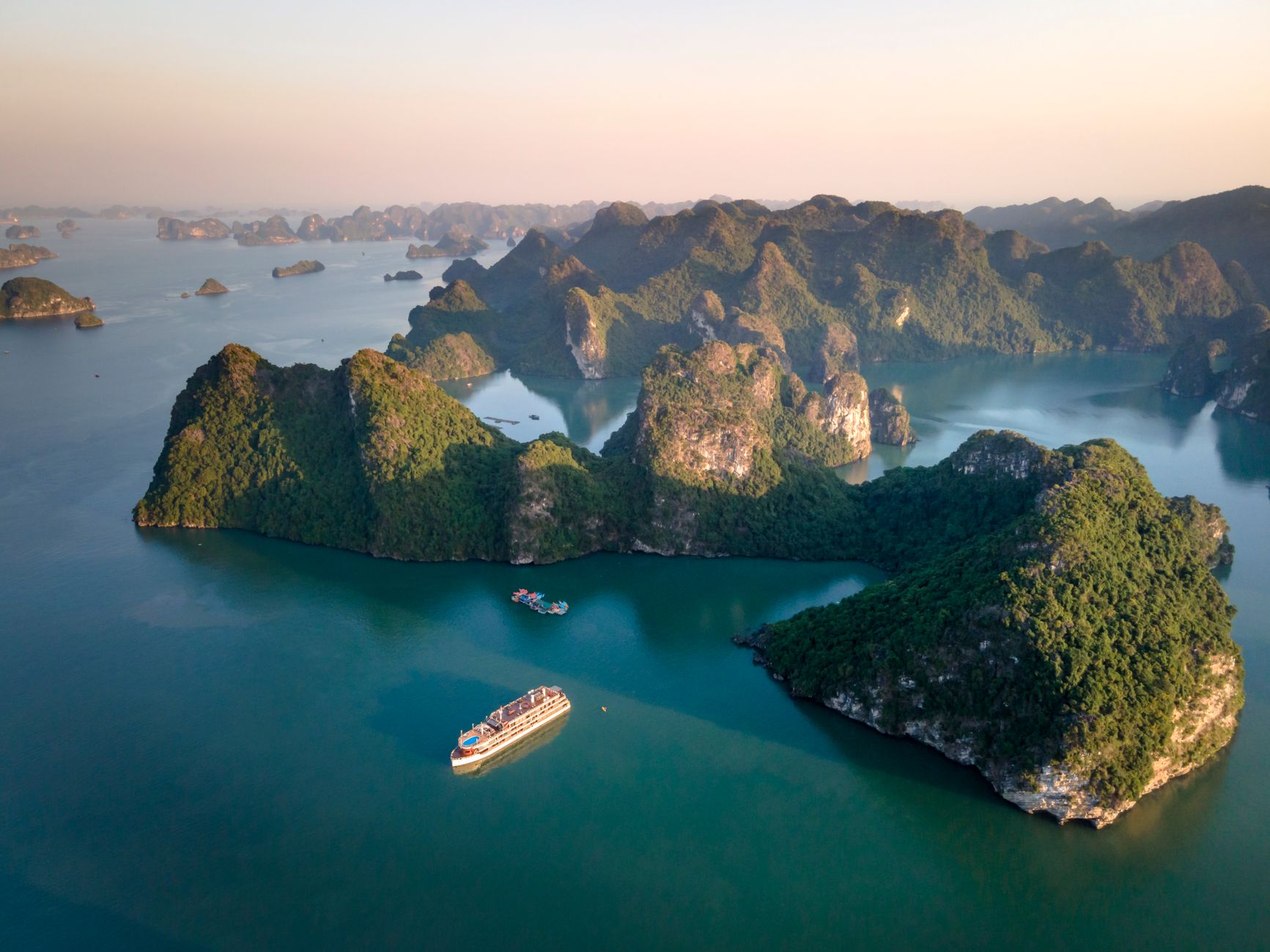 The Essential Ha Long Bay Cruise Guide: Navigate Your Dream Vietnam Adventure