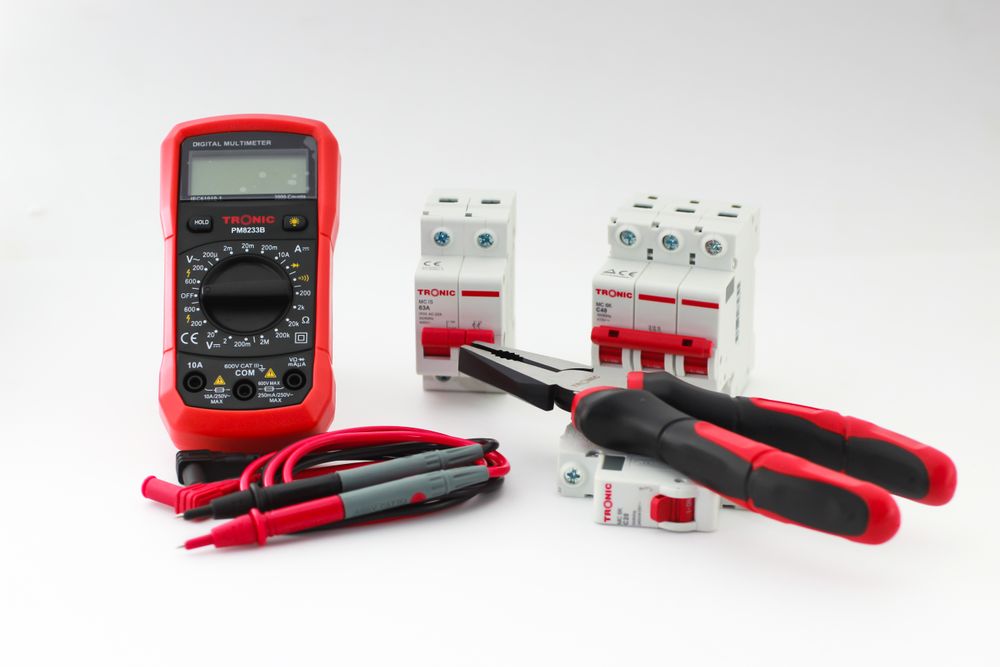 Electrical testing tools, multimeter and circuit breakers