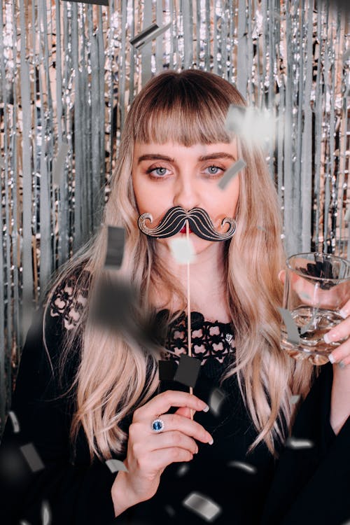 Fotos de stock gratuitas de bigote, cristal, fiesta