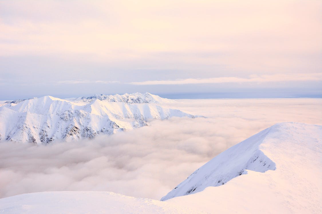 冬季, 在云层之上, 大雪覆盖 的 免费素材图片