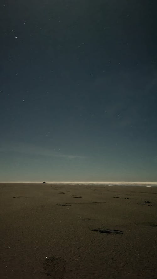 Ilmainen kuvapankkikuva tunnisteilla hiekka, jalanjäljet, pimeä yö
