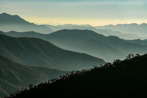 Foto profissional grátis de alvorecer, cair da noite, colina