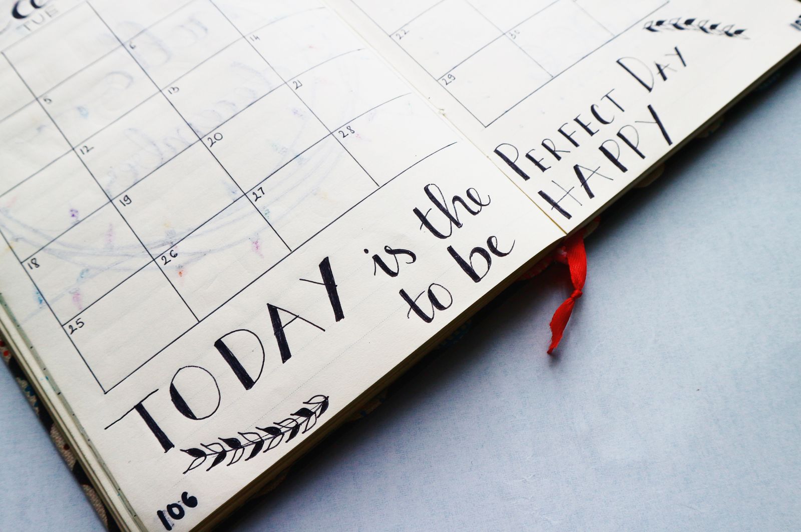 Calendário de mesa marcado com lembretes