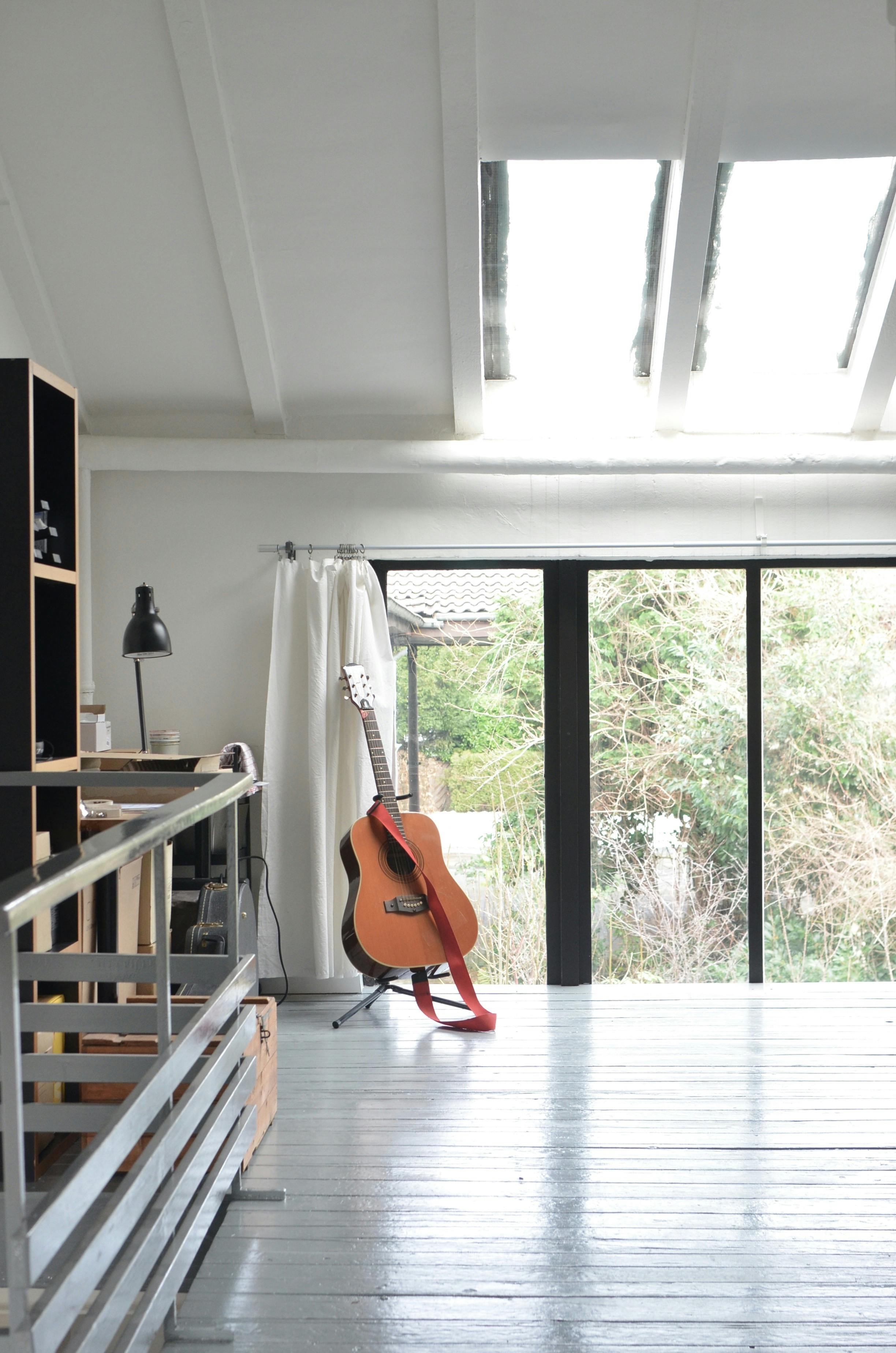 Interior of modern apartment with acoustic guitar · Free Stock Photo