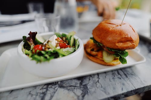 Gratis stockfoto met broodje hamburger, detailopname, eten