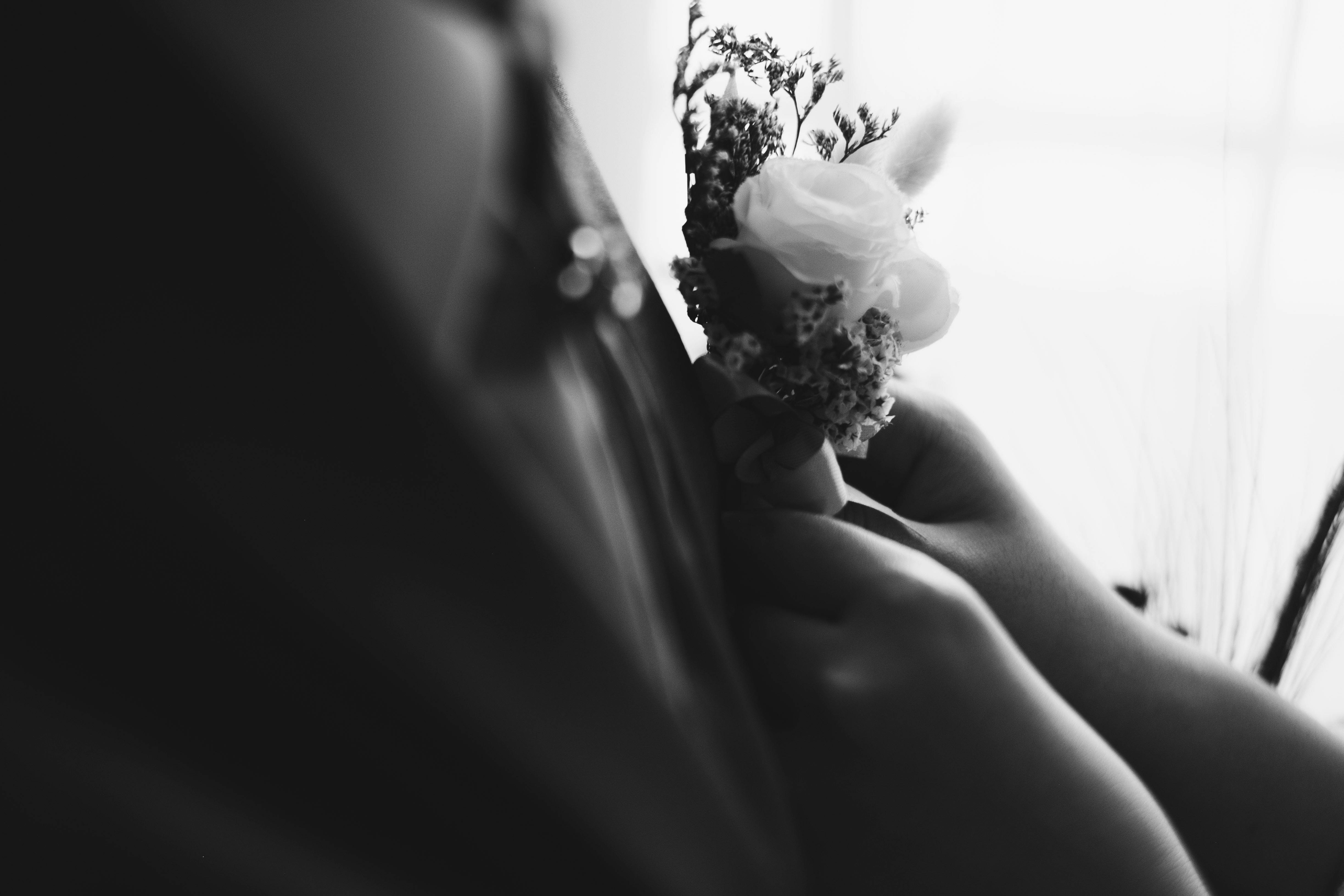 無料 フラワーブーケのグレースケール写真 写真素材