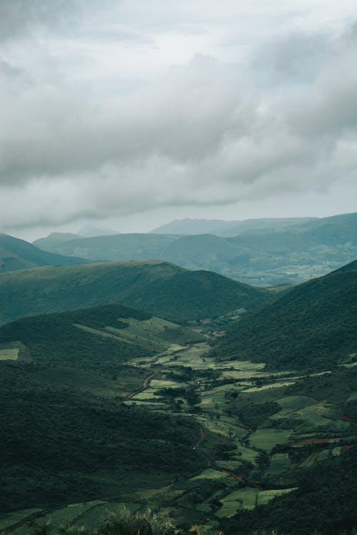 Безкоштовне стокове фото на тему «вертикальні постріл, гори, Долина»