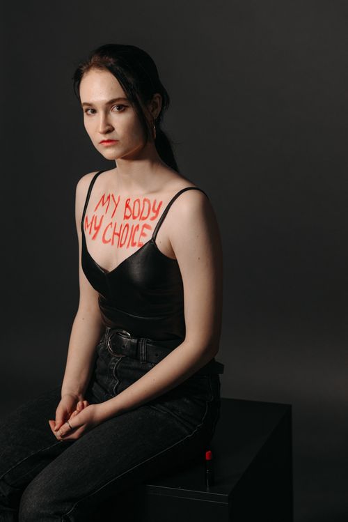 Free Portrait of a serious woman in studio with 'My Body My Choice' message. Stock Photo
