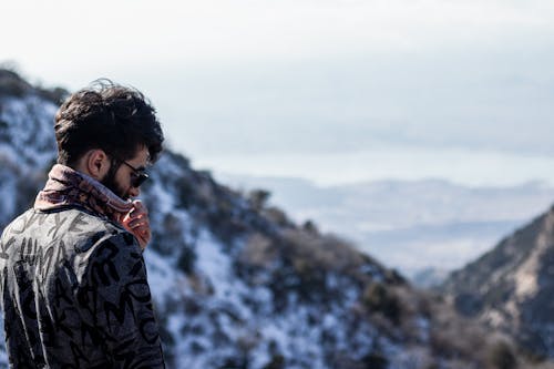 Foto profissional grátis de 2021, amigo, bandana