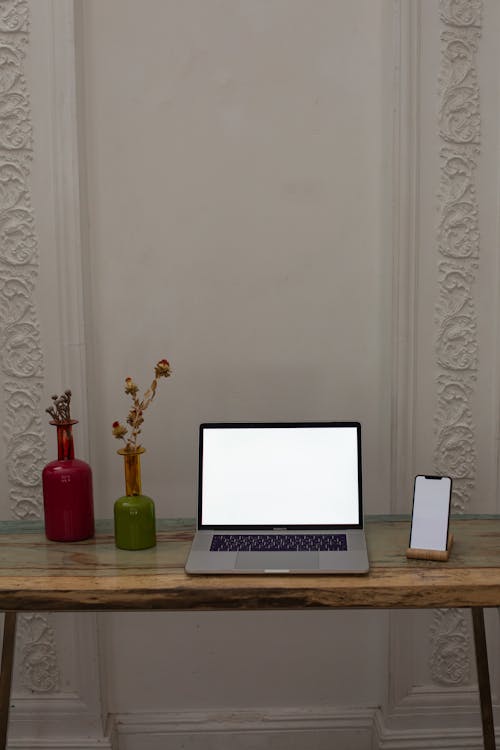 Základová fotografie zdarma na téma chytrý telefon, dřevěný stůl, maketa