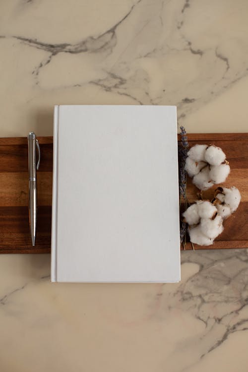 Free Blank notepad with cotton flowers Stock Photo