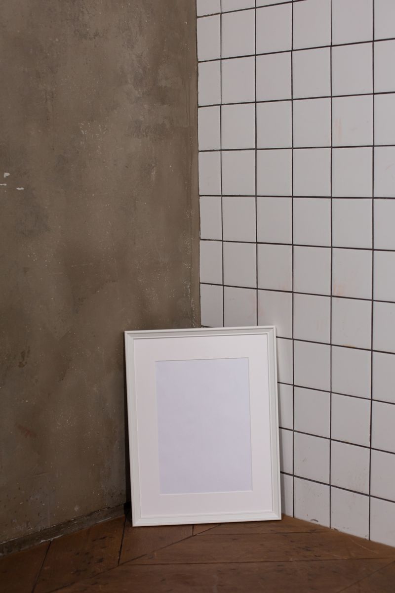 Gallery wall versus single statement piece comparison