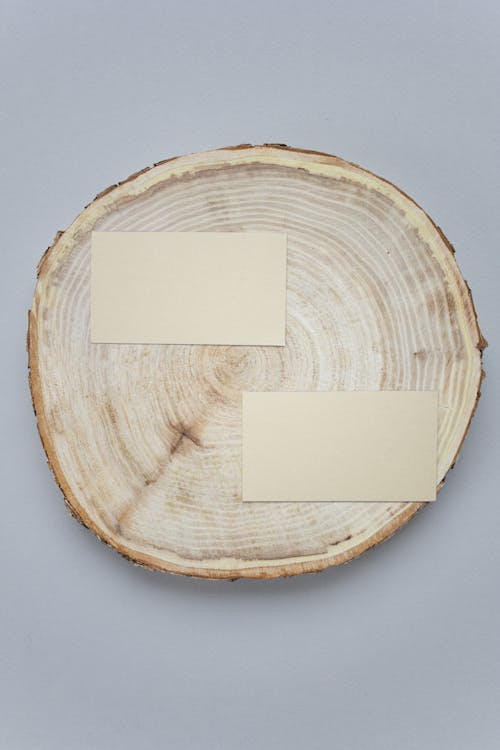 Weißbuch Auf Brown Wood Round Board