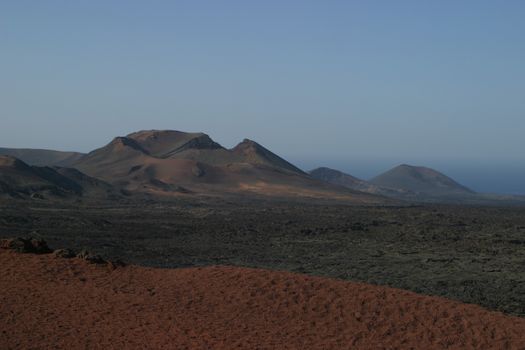 蒂曼法亚国家公园以其引人注目的火山地形，展示了独特的地质构造