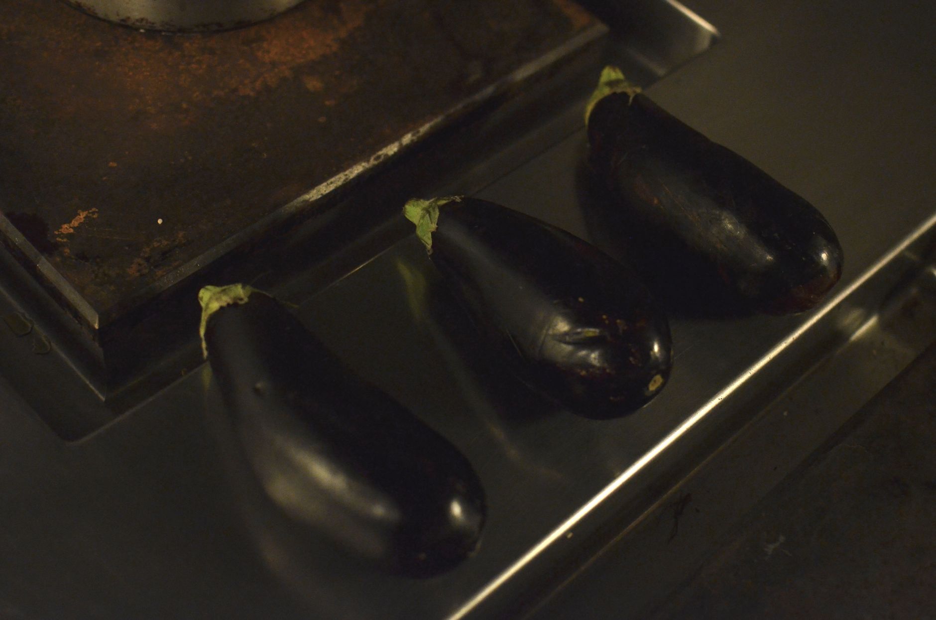 Steaming eggplant pieces in a colander