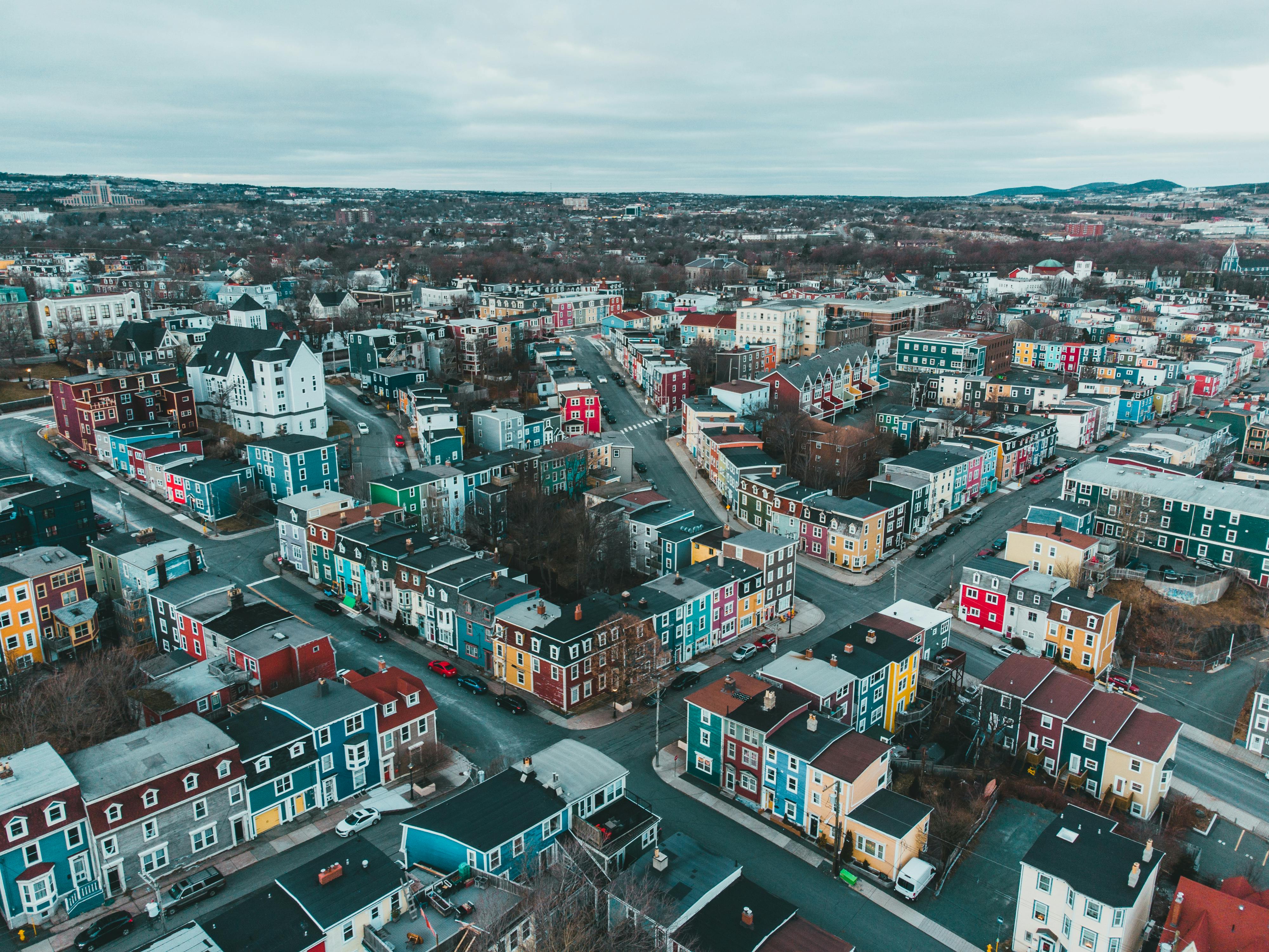 I decided to live in a build-to-rent community after buying a home. I'll never buy again. — Photo by Erik Mclean on Pexels