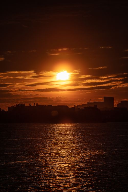 Free Beautiful sunset with city skyline and water reflections in Philadelphia, PA. Stock Photo