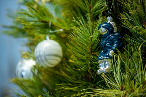 Бесплатное стоковое фото с декорации, елочные игрушки, рождественская елка