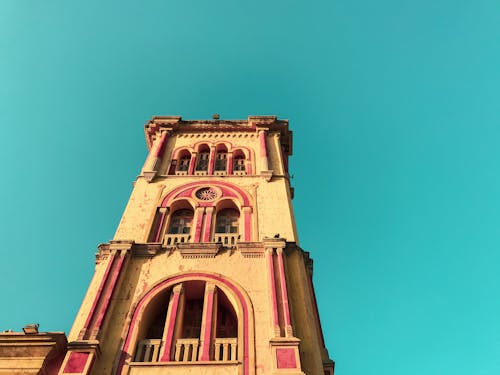 건물 외관, 교회, 로우앵글 샷의 무료 스톡 사진