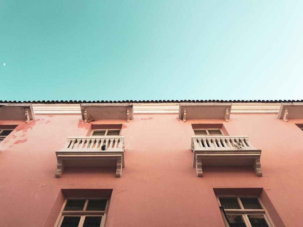 Fotos de stock gratuitas de cielo azul, de poca altura, edificio