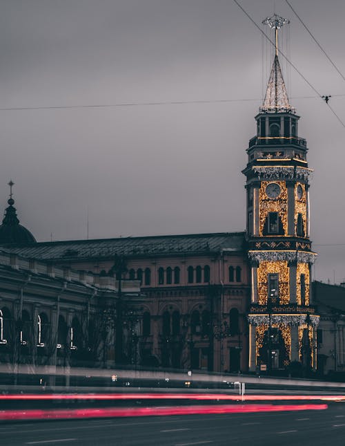 Ingyenes stockfotó éjszaka, épület, fénycsíkok témában