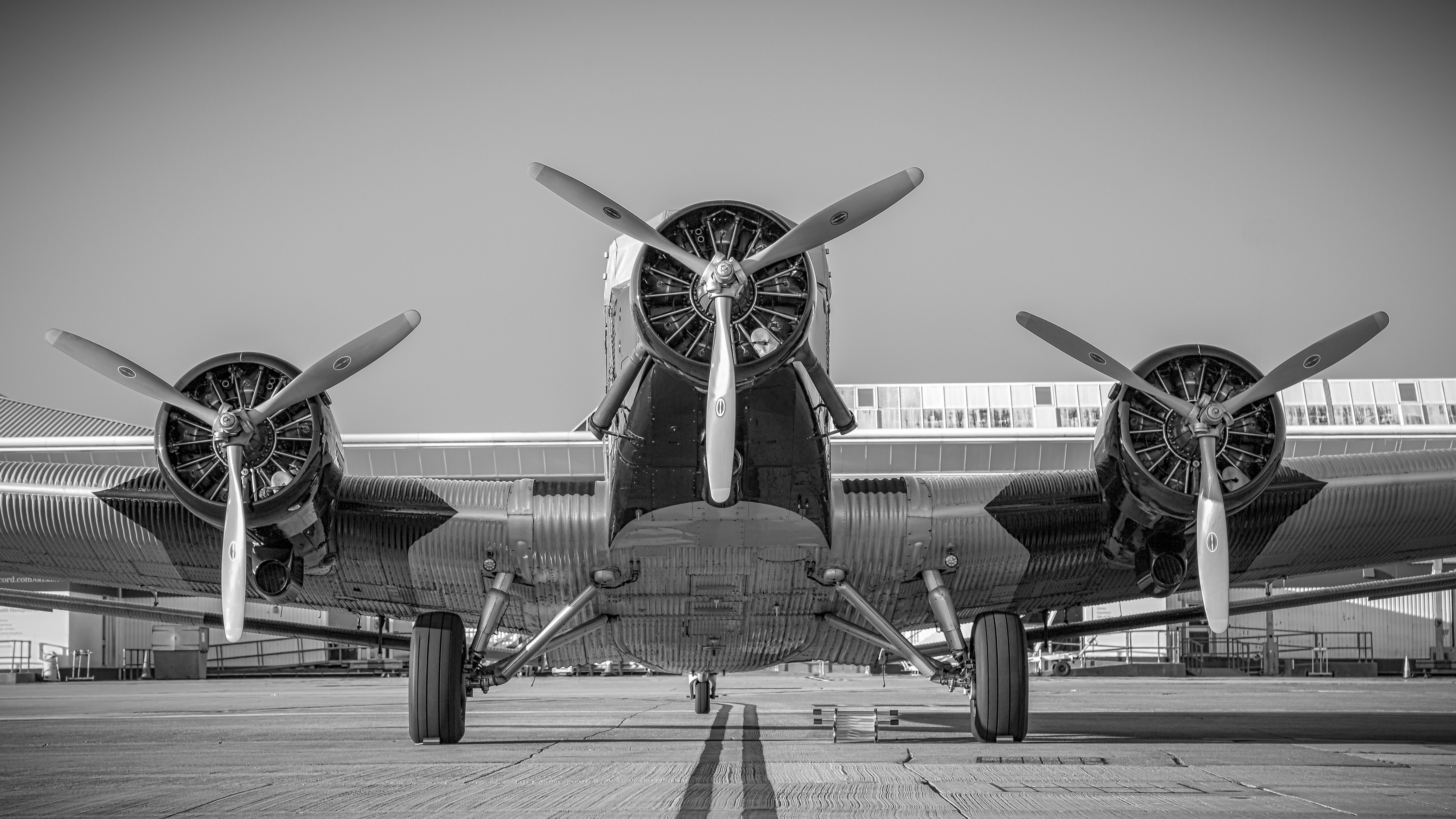 gray-airplane-free-stock-photo