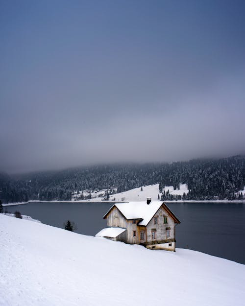 Fotobanka s bezplatnými fotkami na tému Alpy, chata, chladný