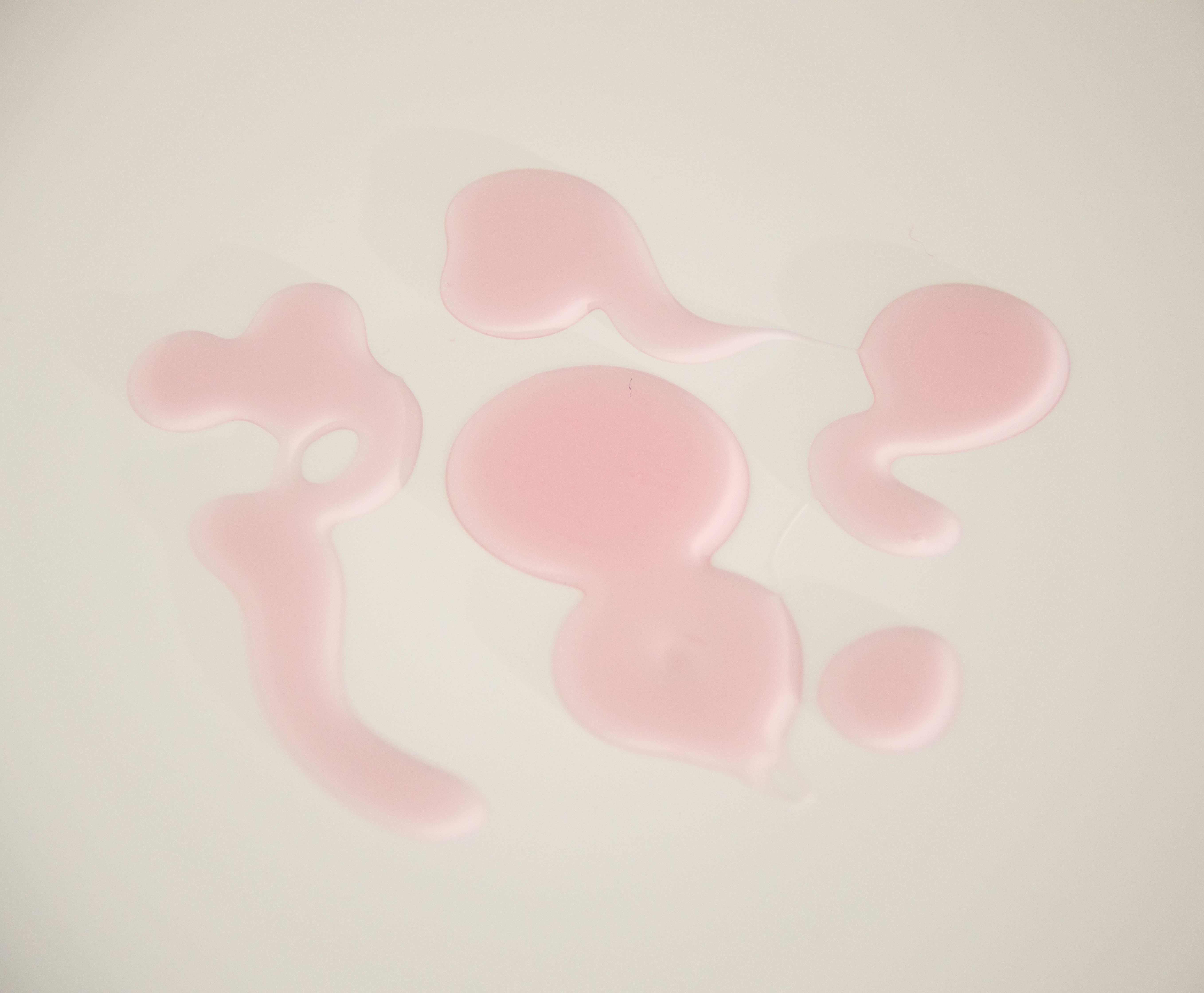 Wavy flows of clear hydrating liquid with droplets