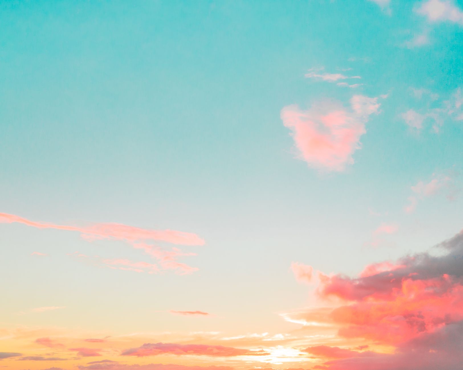Eindrucksvoller Himmel & Wolken – Anime-Stil Hintergrundbild