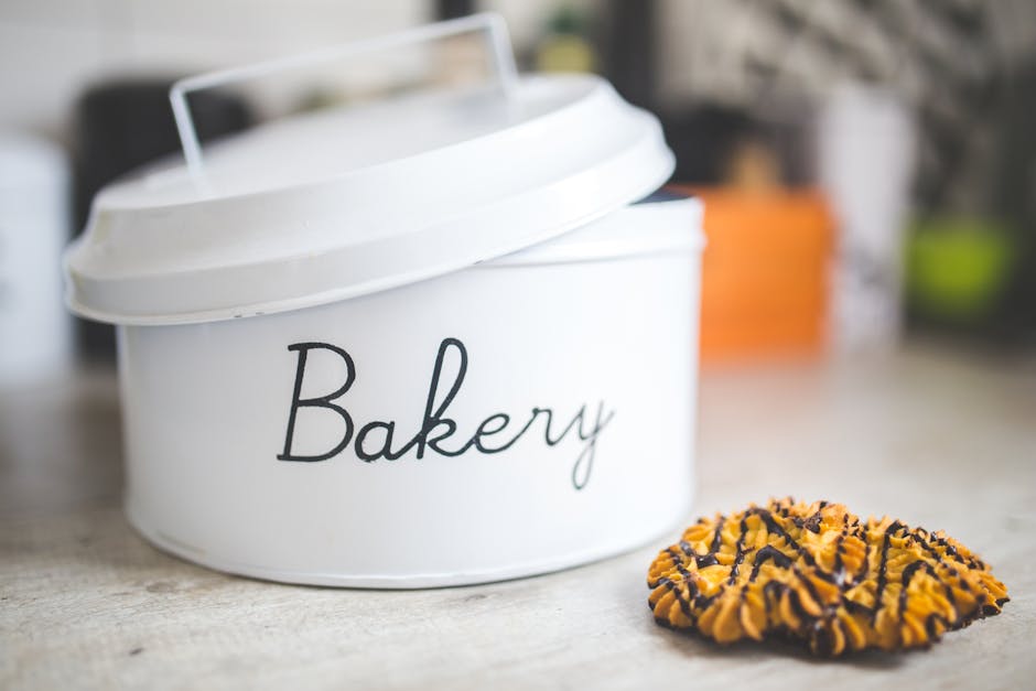 Metal bakery container & butter cookies · Free Stock Photo