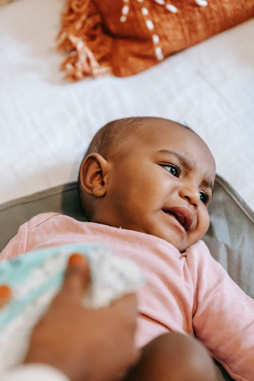 Gratis stockfoto met aanbiddelijk, afro-amerikaanse baby, anoniem