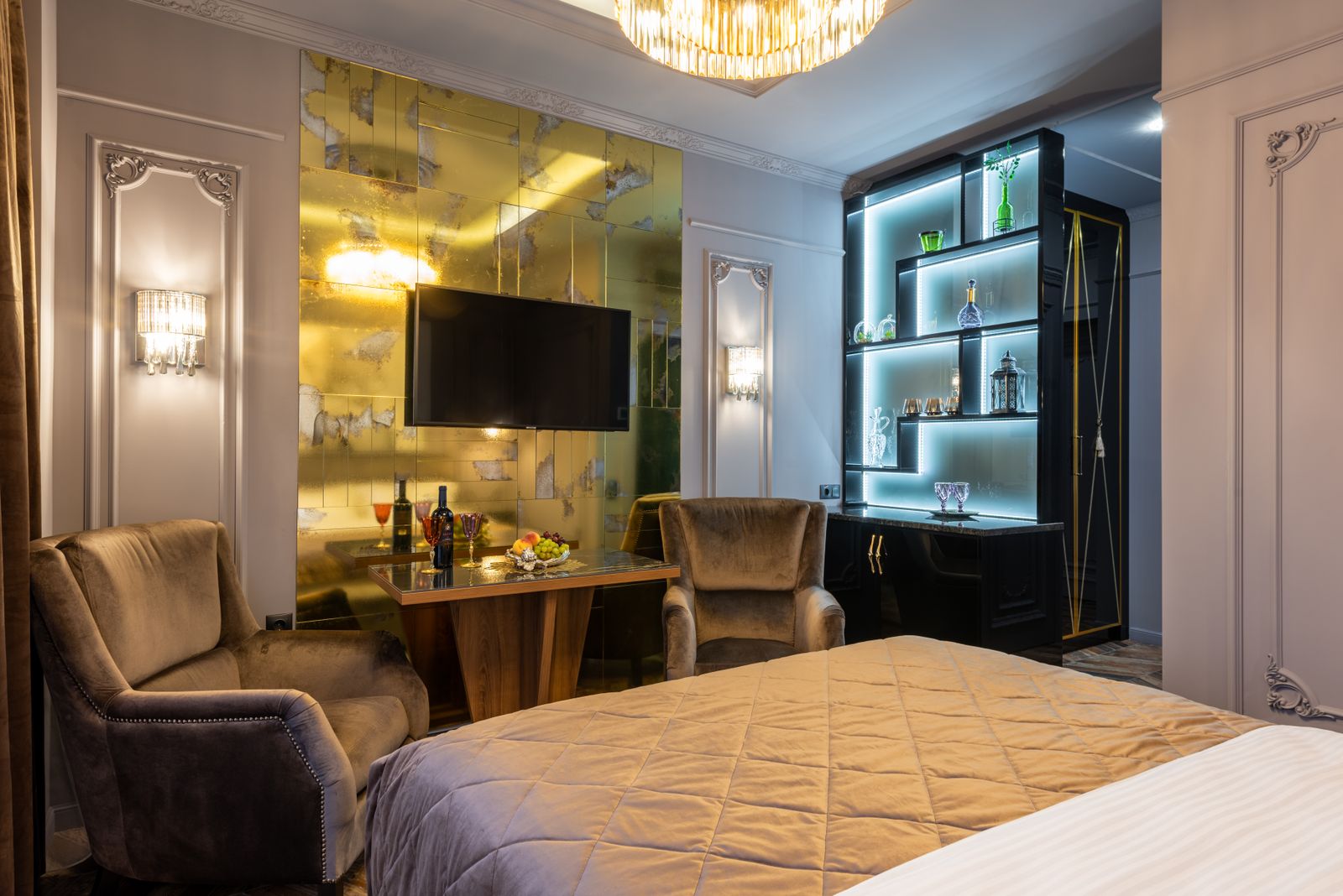 Silks Club / The Amnis