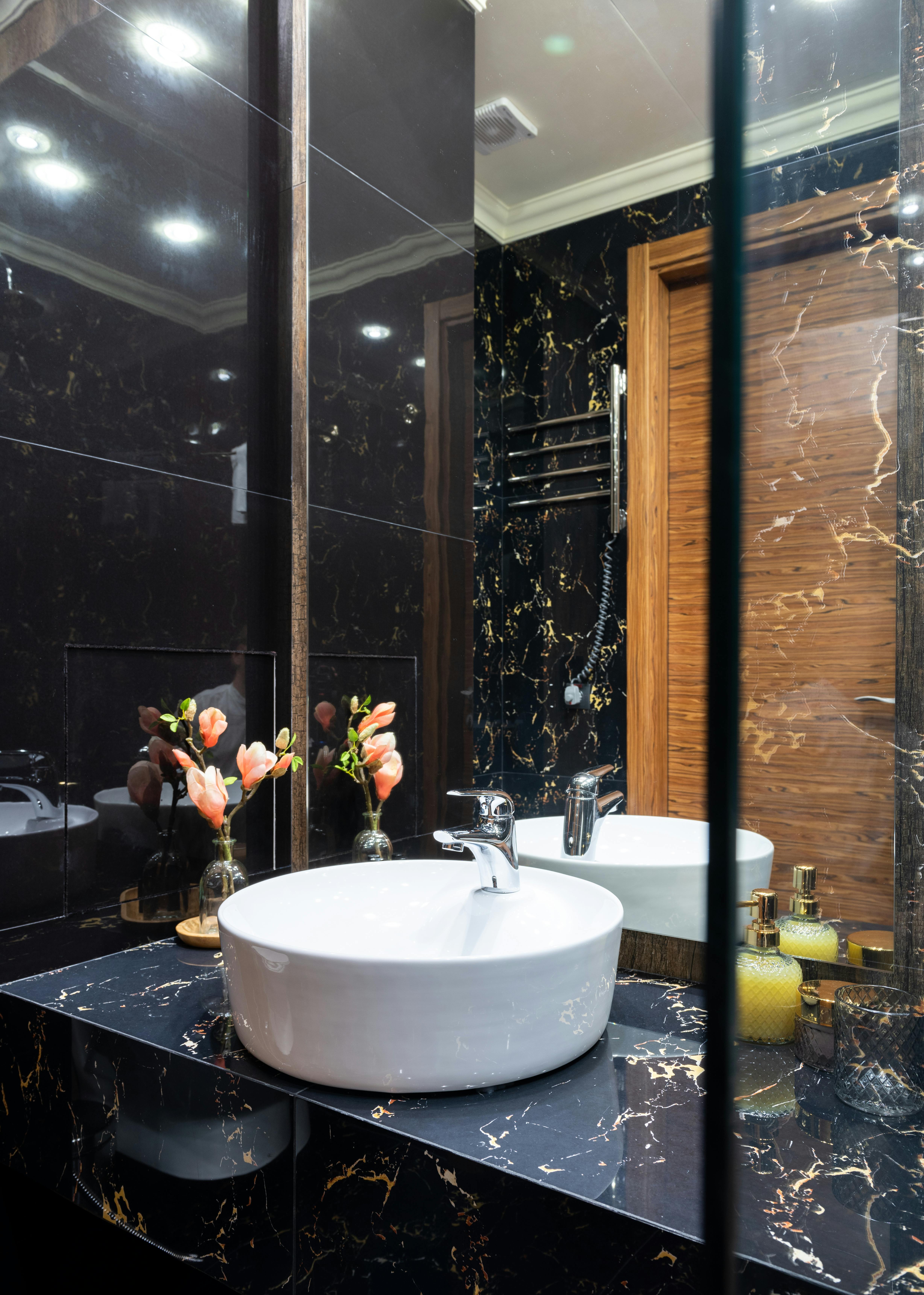 Foto gratuita di arredamento, bagliore, bagno