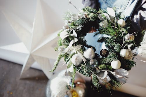 Fotos de stock gratuitas de adornos, bolas de navidad, corona de navidad