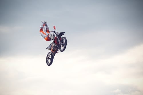 Foto d'estoc gratuïta de broma, escena perillosa, motocross