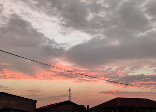 Foto profissional grátis de céu alaranjado, céu bonito, lindo pôr do sol