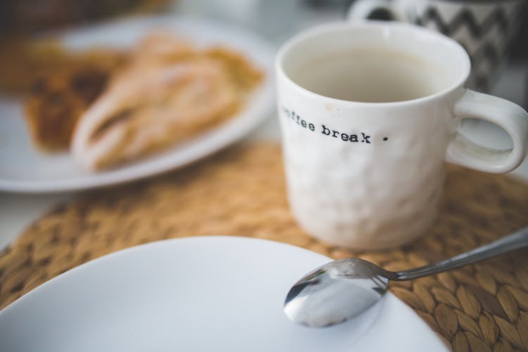 White Mug With Break Word