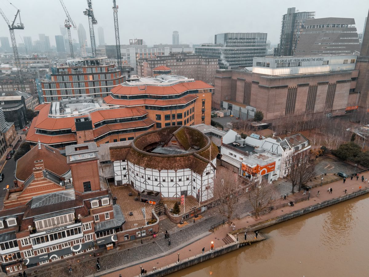Shakespeare's Globe pe malul Tamisei, vedere de sus