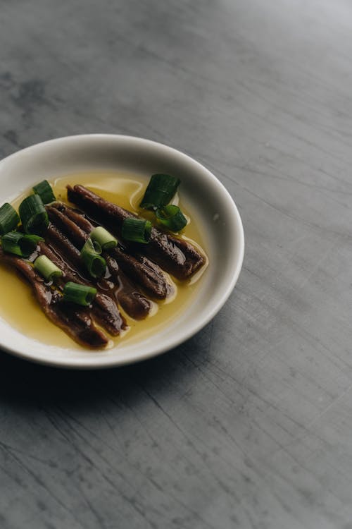 Foto profissional grátis de alimento, anchovas, cebola alho-poró