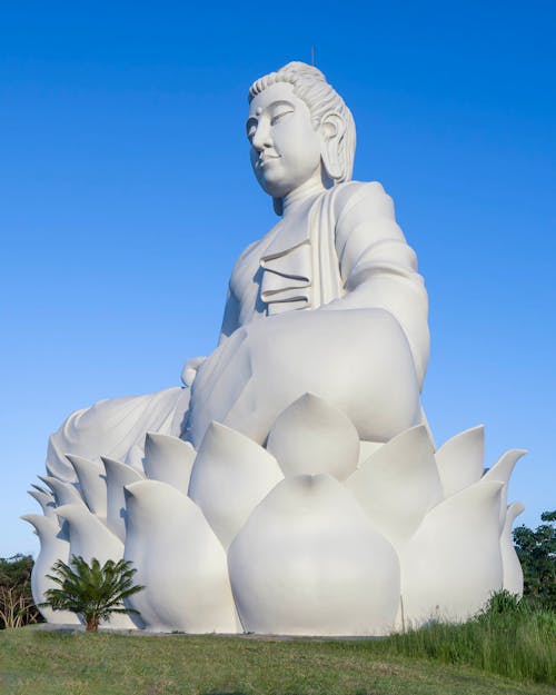 Estatua De Hormigón Blanco Del Hombre