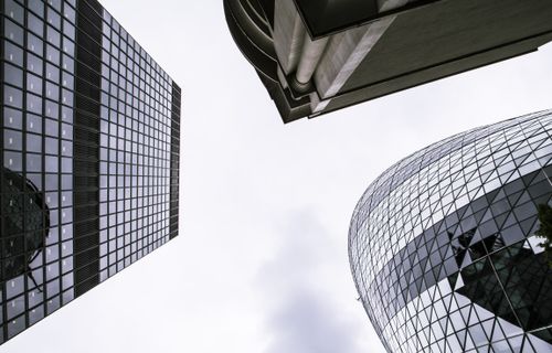 Free Skyward view of modern skyscrapers with reflective glass facades showcasing urban architecture. Stock Photo