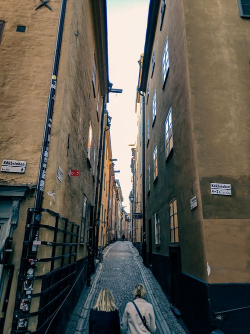 Free Explore the narrow alleyways of Södermalm, Stockholm with classic architecture and urban charm. Stock Photo
