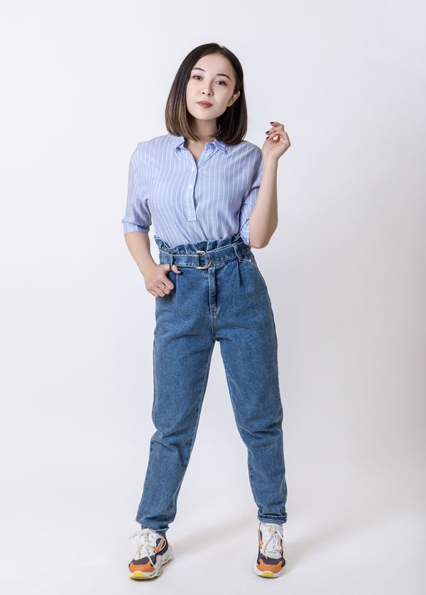 Woman in polished jeans outfit
